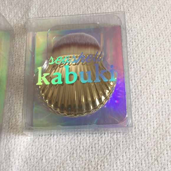 Makeup bundle with three items๐ท๐ท๐ท๐ธ๐๐ - Picture 4 of 4